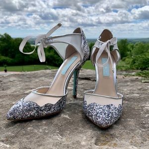Betsey Johnson Silver Glitter Mesh Stella Pumps